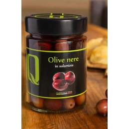 Oliven schwarz in Salzlake...